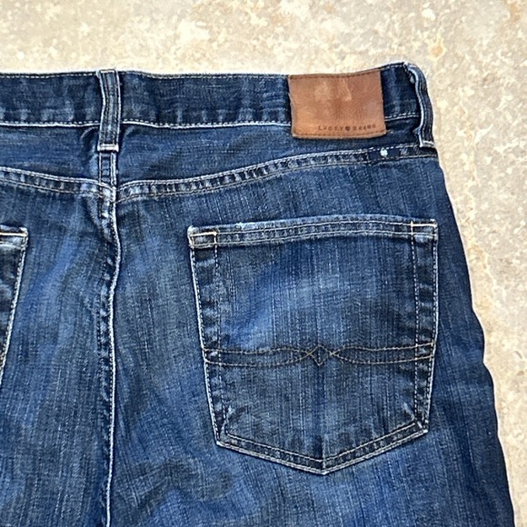 Lucky Brand 363 Vintage Straight Jeans Mens 33x32 Blue Denim Medium Wash Stretch - Picture 1 of 8